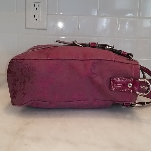 Coach Chelsea Horse & Carriage Convertible Bag - Picture 9 of 16